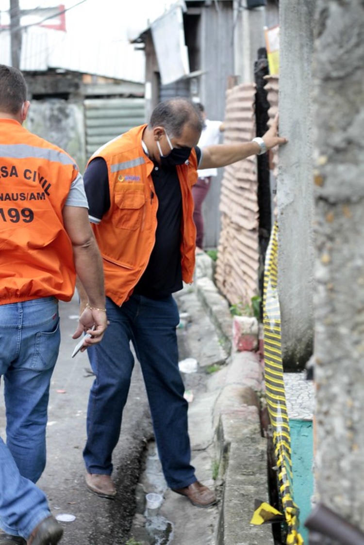 O prédio de três andares está isolado e evacuado - Foto: Altemar Alcântara / Semcom