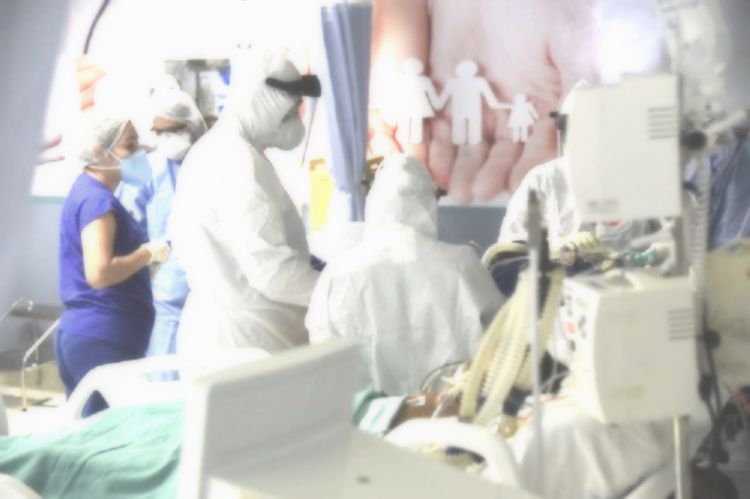 Com hospitais lotados e esperando novo pico, Manaus está em alerta vermelho. - Foto: Divulgação