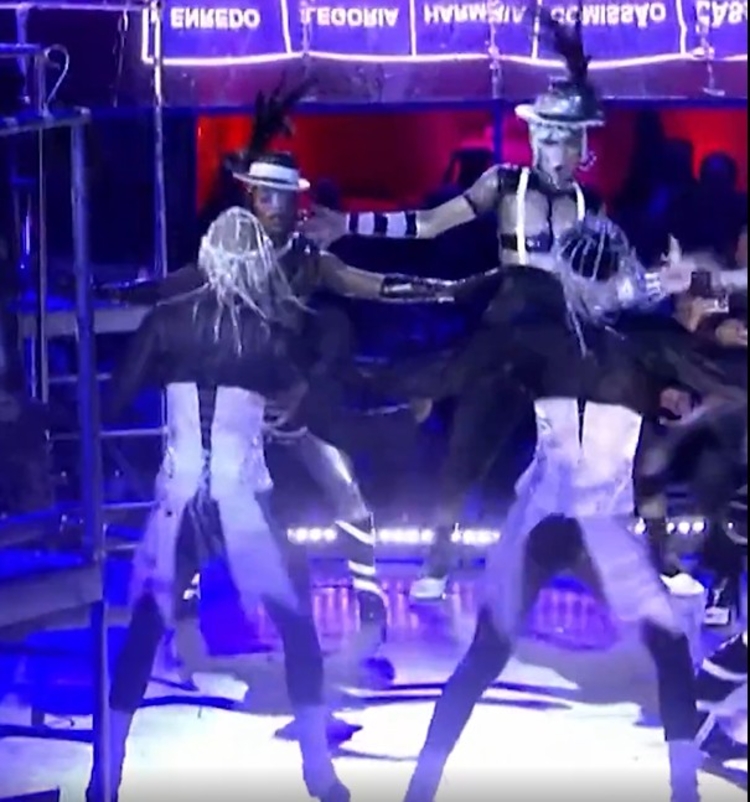 A Mangueira fez clones de Ney - Foto: Reprodução TV Globo