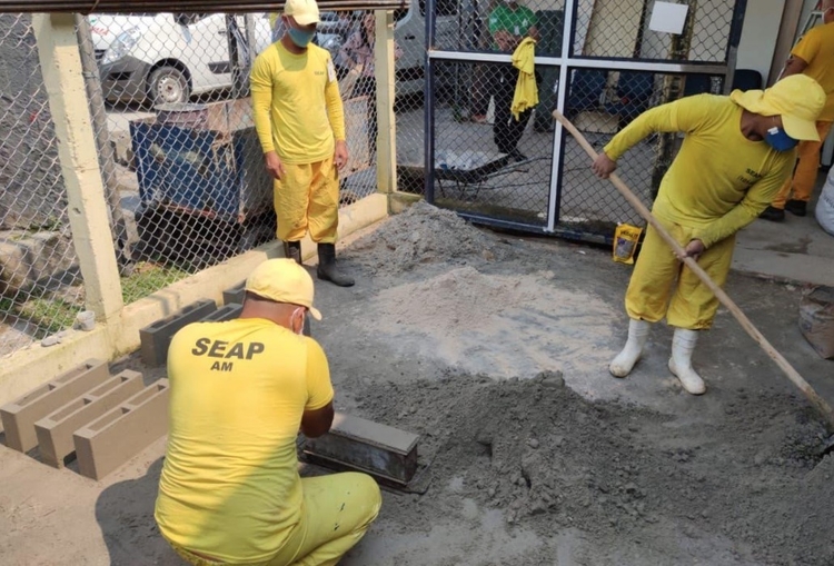 Detentos aprendem a fazer concretos -Foto: Divulgação / Seap