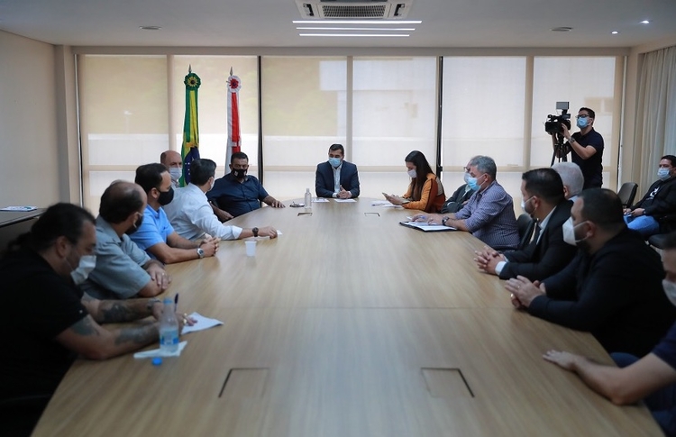 Reunião aconteceu nesta sexta-feira na sede do governo - Foto: Diego Peres / Secom 