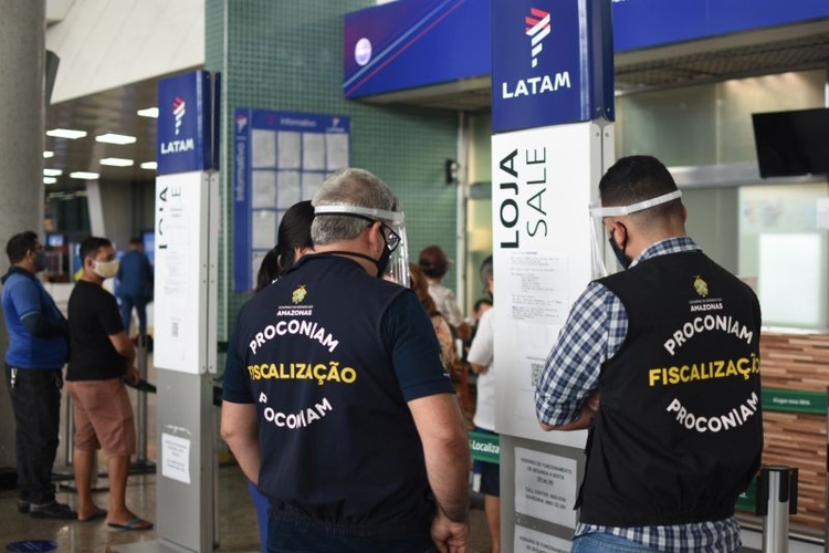 No aeroporto de Manaus, apenas um guichê prestava atendimento - Foto: João Pedro Sales/Procon-AM