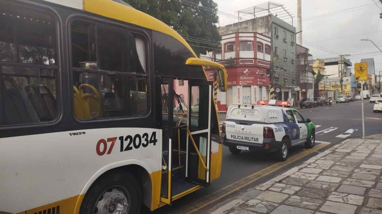 Ônibus furtado foi encontrado abandonado - Foto: Divulgação/PMAM