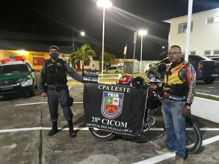 Motocicleta sendo entregue ao dono - Foto: Divulgação/ /PMAM