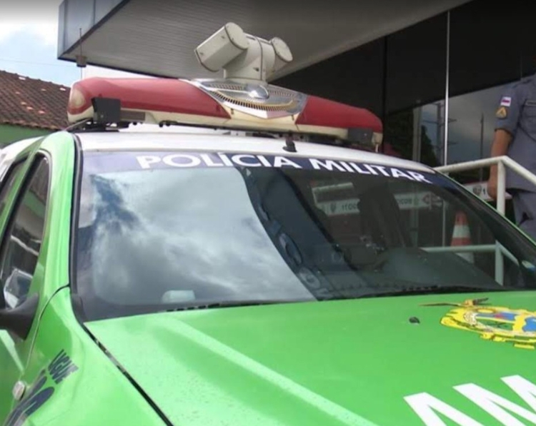 Homem precisou ser algemado - Foto: Arquivo/Portal do Holanda