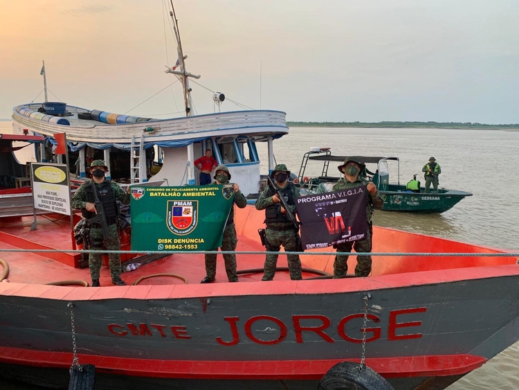 Materiais estavam em embarcações de grande porte - Divulgação Polícia Militar/AM