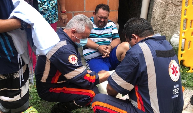 Suspeito sendo atendido pelo Samu - Foto: Reprodução