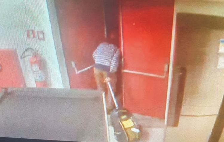 Homem foi flagrado pelas câmeras - Foto: Divulgação