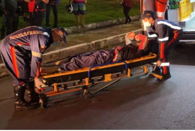 Jovem foi socorrido pelo Samu (Foto: Reprodução)