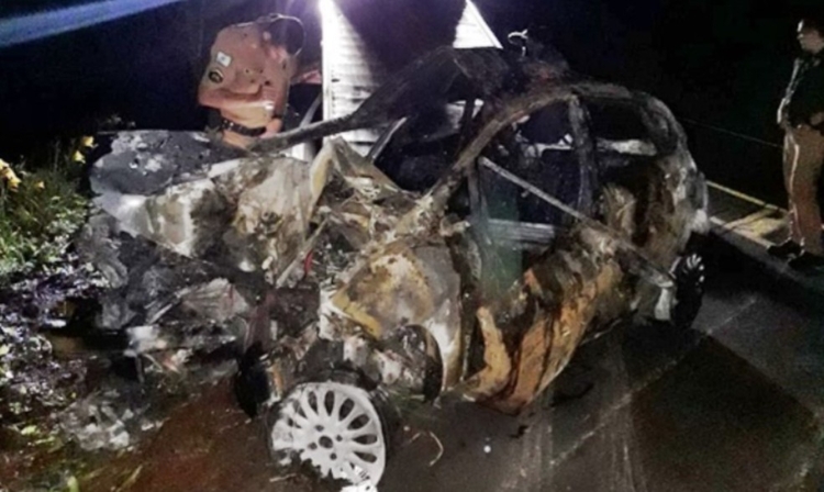 Carro ficou destruído -  Foto: PRE/Divulgação