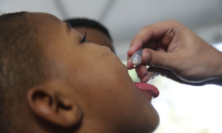 Vacinação contra poliomielite  no país - Foto: Agência Brasil