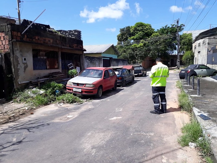 A ação de remoção é realizada por agentes de trânsito em várias etapa - Divulgação / IMMU