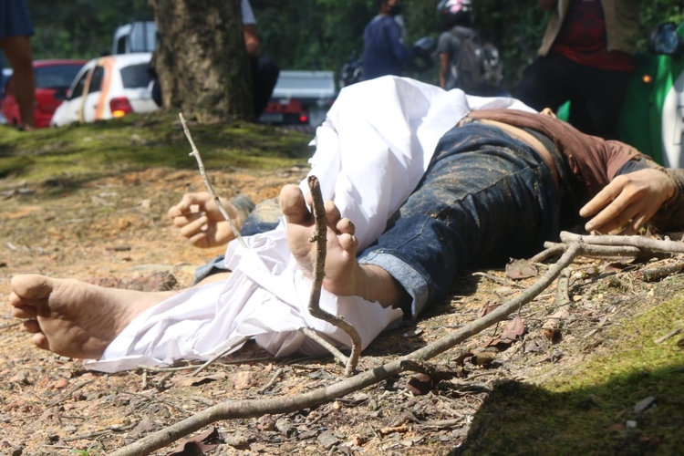 Homem morreu no canteiro central da Avenida. Foto: Jander Robson/ Portal do Holanda