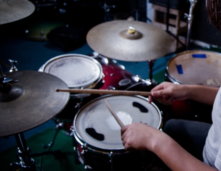 Vítima era aluna dele - Foto: Freepik Ilustrativa