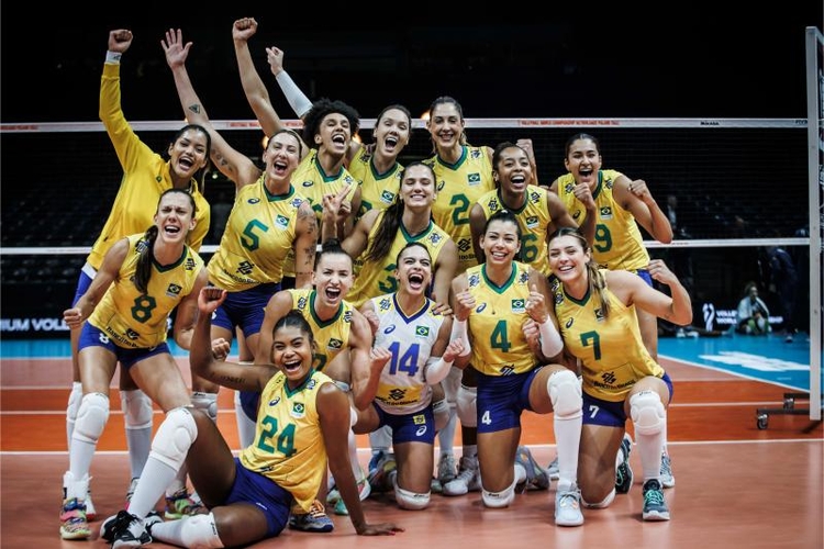 Comemoração pela vitória sobre a Itália, na quarta-feira - Foto: Divulgação/FIVB