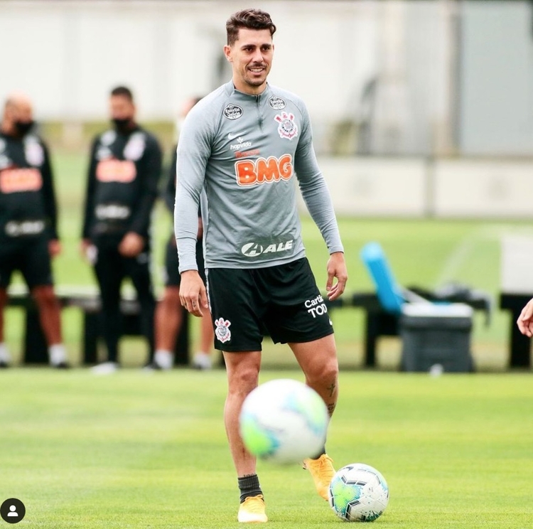 filho de uma rapariga preta: Danilo Avelar, jogador do