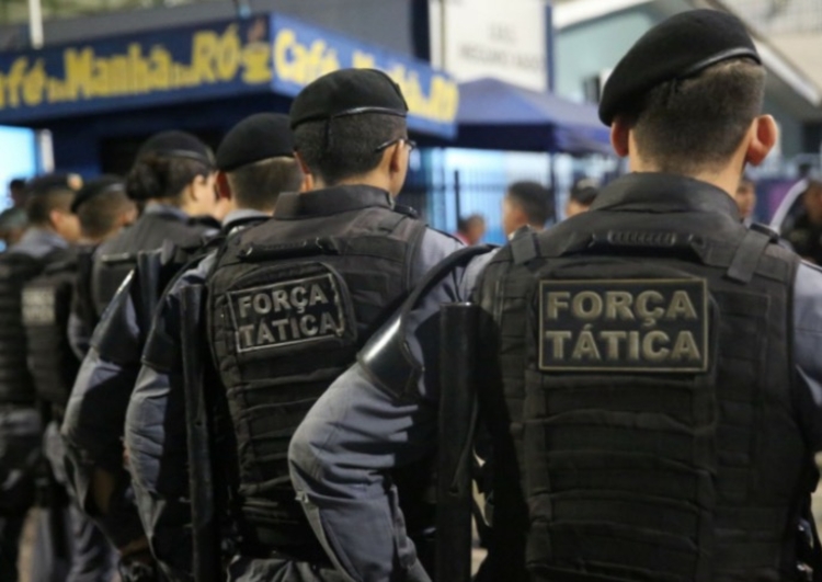 Policiais da Força Tática prenderam os suspeitos. Foto: Divulgação/ PM-AM