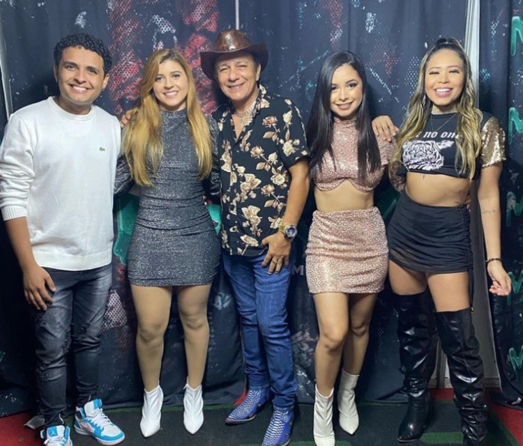 Atual formação da banda Mastruz com Leite - Foto: Divulgação 