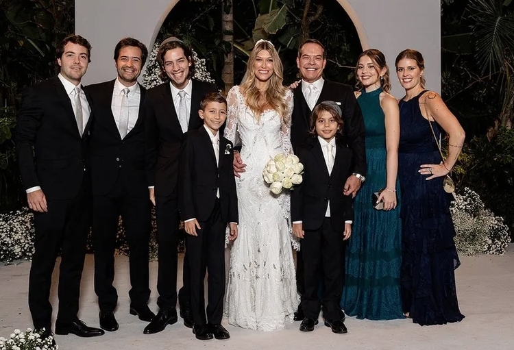 Gilberto com os filhos e a noiva Pamella Moura - Foto: Ana Quast