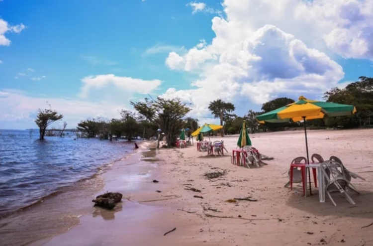 Praia da Lua, perto de Manaus - Foto: Divulgação/Amazonastur