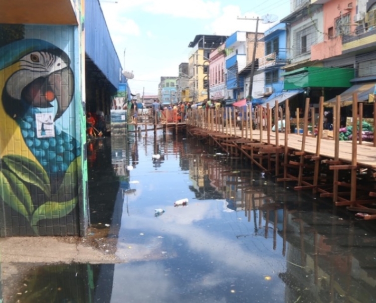 Feiras foram tomadas pela água em Manaus em 2021- Foto: Jander Robson/Portal do HolandaFoto: Reprodução
