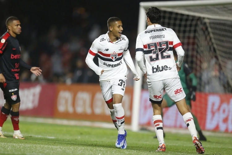 Jogadores do São Paulo durante partida. Foto: Paulo Pinto/ SPFC