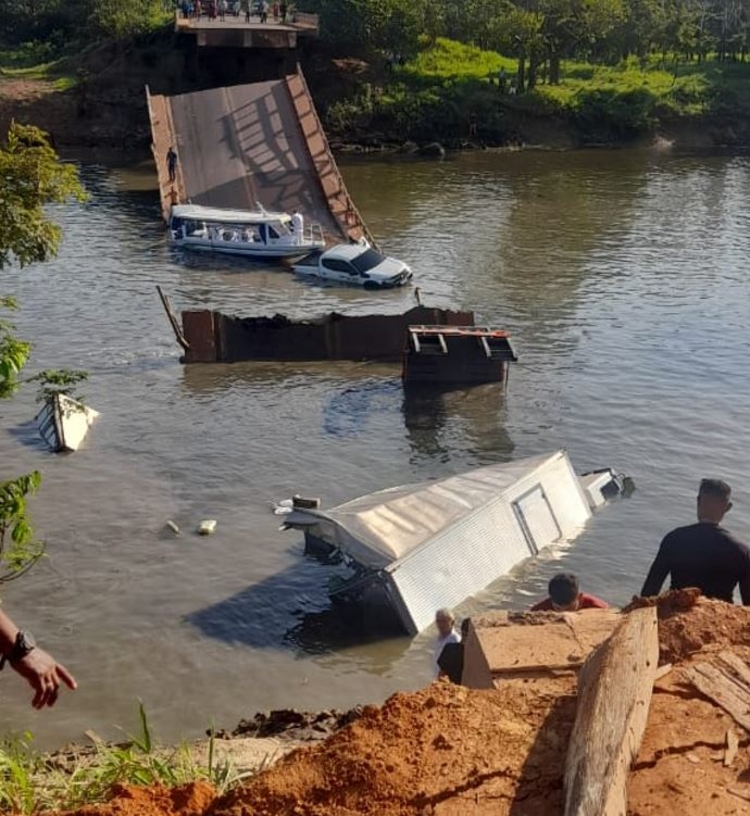 Vários carros desabaram durante travessia - Foto: Divulgação