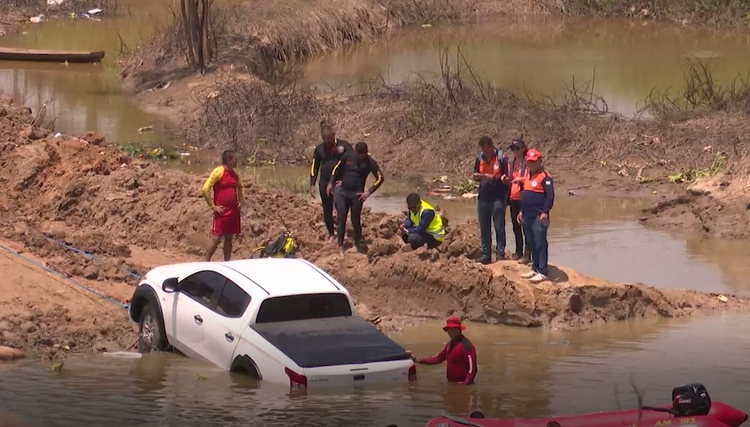 Carros sendo removidos - Foto: Divulgação