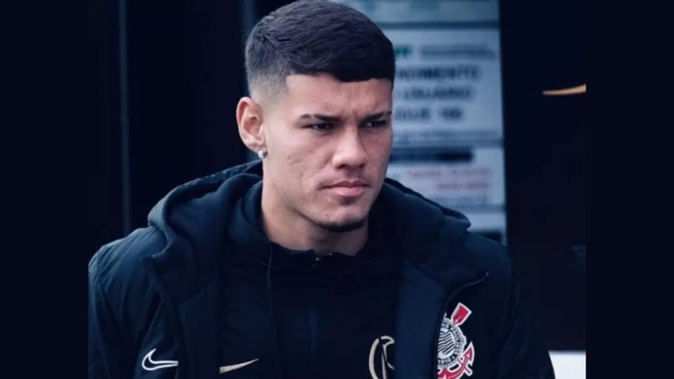 Dimas atuava no sub-20 do Corinthians quando a jovem morreu. Foto: Reprodução/ Instagram @dimasf_10