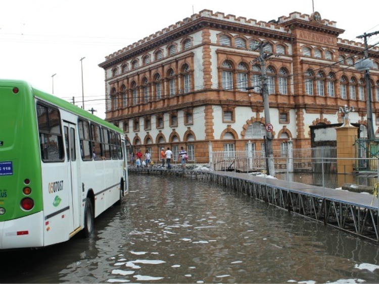 Prédio da Alfândega está tomado pelas águas. Foto: Divulgação/ Fapeam