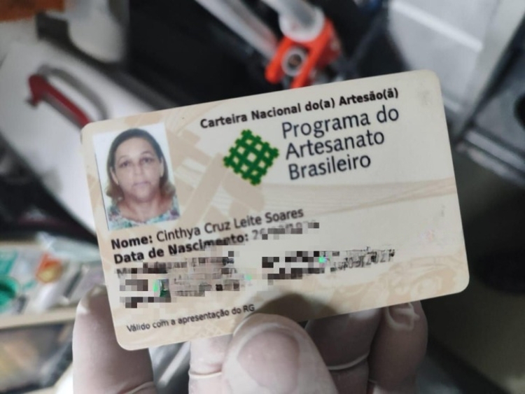 Cinthya atravessava a rua - Foto: Divulgação