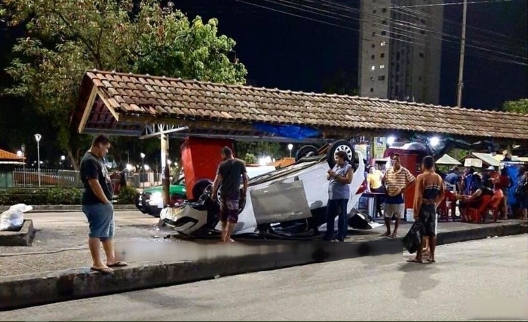 Carro capotou ao menos 2 vezes - Foto: Divulgação