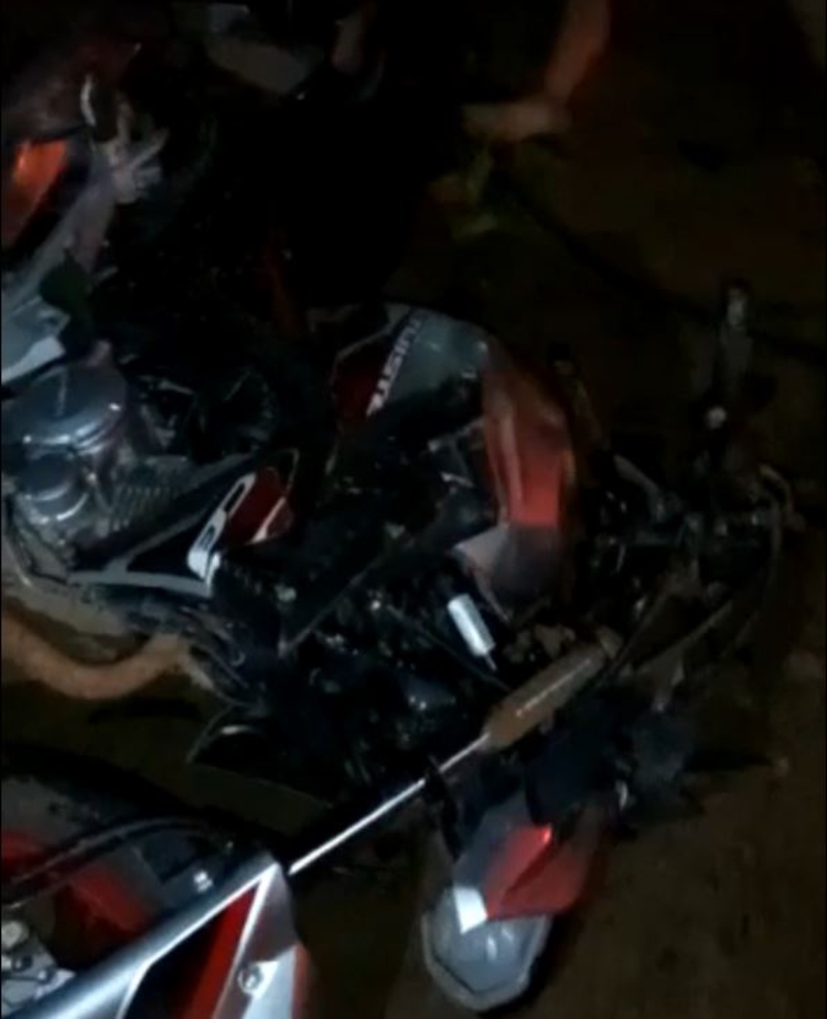 Motocicleta onde as vítimas estavam - Foto: Divulgação 