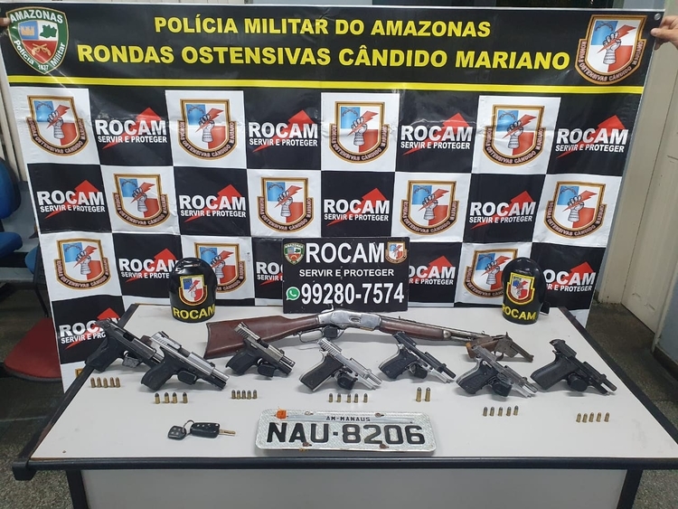 Armas apreendidas com ele - Foto: Divulgação/PMAM