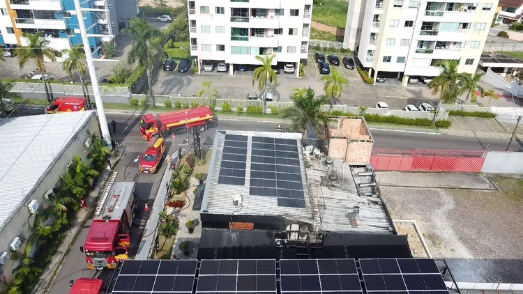 Restaurante ficou parcialmente destruído - Foto: Jander Robson/Portal do Holanda