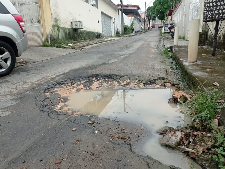 Buracos causam transtornos e atrapalham trânsito no local Foto: Glauci Alencar/ Portal do Holanda