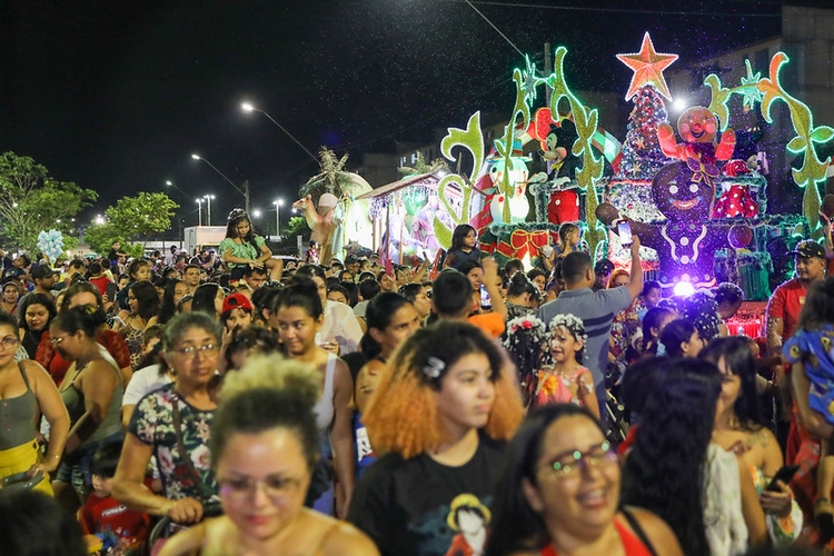 1ª Parada Natalina de Parauapebas encanta o público e pode virar