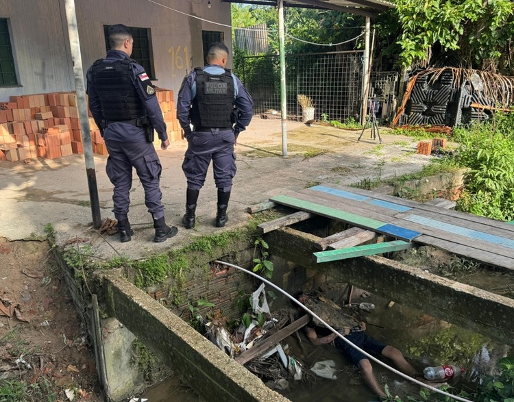 Vítima foi morta a tiros -  Foto: Neto Silva/Portal do Holanda