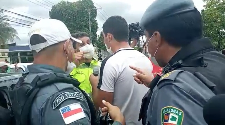 Clima tenso durante manifestação - Imagem: Portal do Holanda