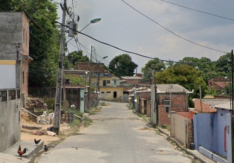 Registro mostra a rua onde a criança foi jogada. Foto: Reprodução/ Google Street View