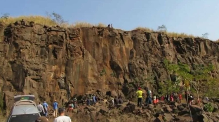 Penhasco tem 20 metros de altura. Foto: Divulgação/ PC