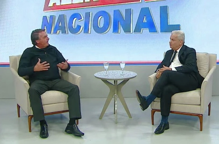 Bolsonaro em entrevista para o Sikêra - Imagem: Reprodução/Youtube