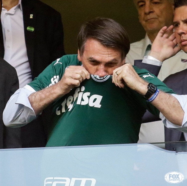 Presidente já se declarou palmeirense, mas também já vestiu camisa do Flamengo - Imagem: Reprodução/Fox Sports 