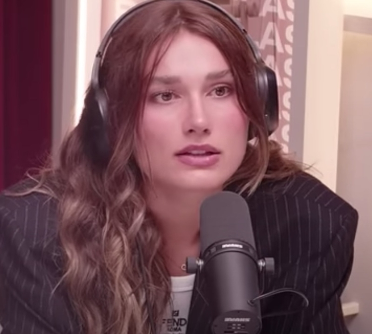 Sasha Meneghel no 'Pod Delas' - Foto: Reprodução/Youtube