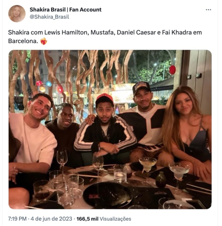 Shakira com Lewis Hamilton e amigos do piloto - Imagem: Reprodução/Twitter