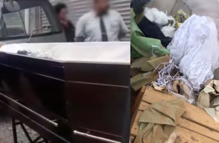 Caixão cheio de lixo - Foto: Divulgação