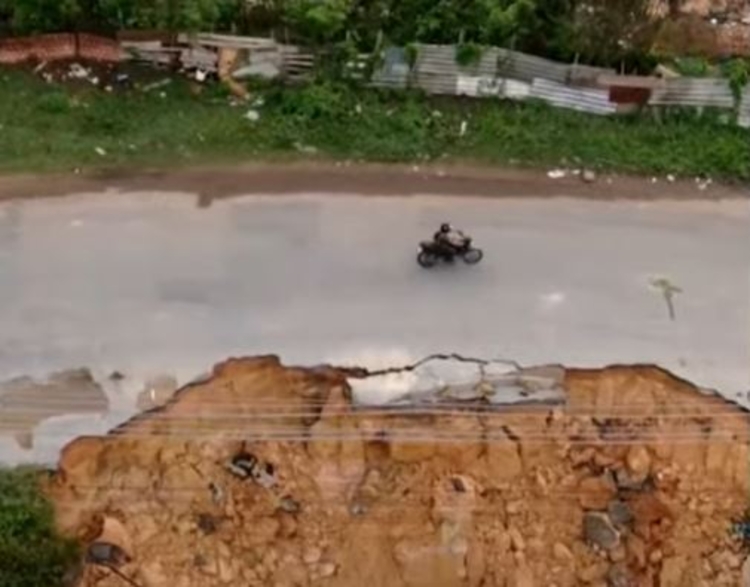 ´Pista continua cedendo - Foto: Reprodução