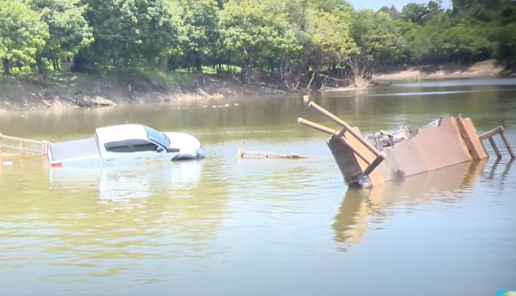 Vítimas estão presas nas ferragens - Foto: Reprodução