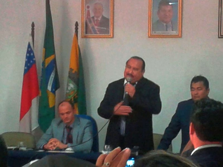 Ex-prefeito José Thomé (centro) é multado - Foto: Reprodução/EmTempo