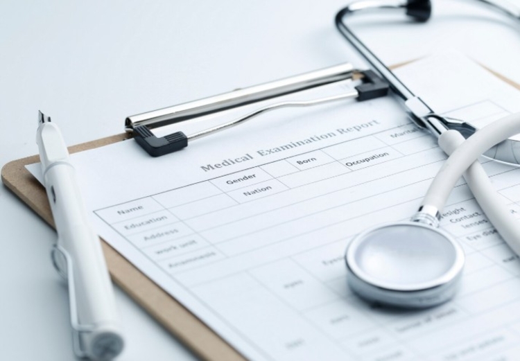 Ela pode ter falsificado documentos - Foto: Freepik Ilustrativa